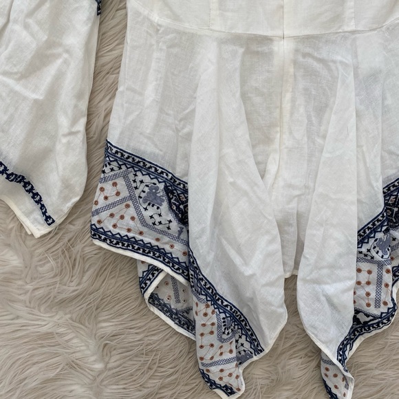 BCBGMaxAzria White Blue Embroidered Long Bell Sleeve Asymmetrical Shirt Blouse - Picture 7 of 8